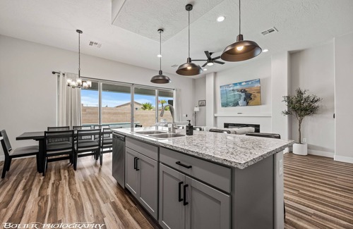 Mesquite Casa | Game Room Heated Pool & Spa Fire Pit Putting Green Outdoor TV