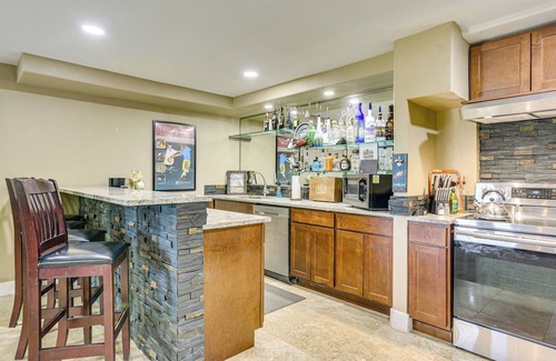 Highlands Ranch Apartamento | Game Room, Home Gym & Deck: Littleton Apartment