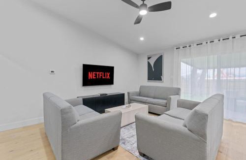 MLK Casa | Game Room - Lux Spacious Home