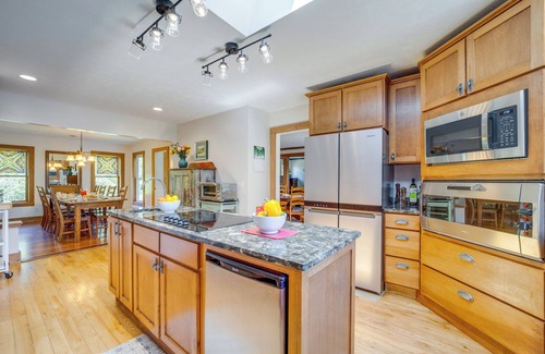 Bellaire Casa | Game Room & Yard: Family-Friendly Bellaire Home!