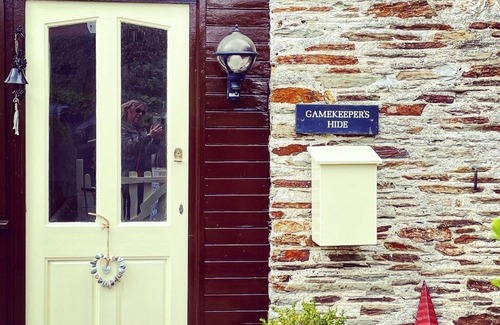 Ivybridge Cabaña | Gamekeepers Hide - Stunning cottage with two heated pools feet away