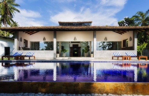 Hikkaduwa Casa | Gangananda: impresionante villa junto al lago con una gran piscina cerca del mar