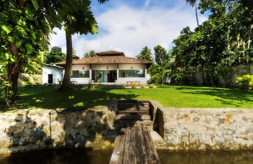 Hikkaduwa Casa | Gangananda: impresionante villa junto al lago con una gran piscina cerca del mar