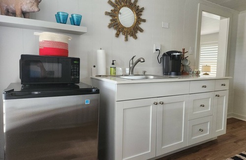 Wichita Falls Apartamento | Garage apartment central to all activities.