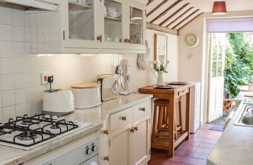 Ludwel Cabaña | CASA DE JARDÍN, con fuego abierto en Ludlow, Ref 984554