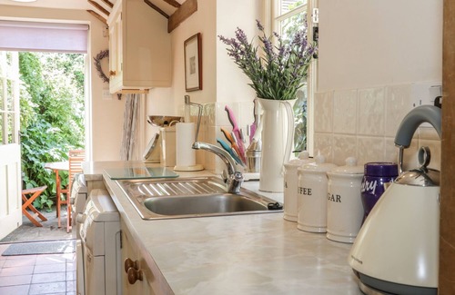 Ludwel Cabaña | CASA DE JARDÍN, con fuego abierto en Ludlow, Ref 984554
