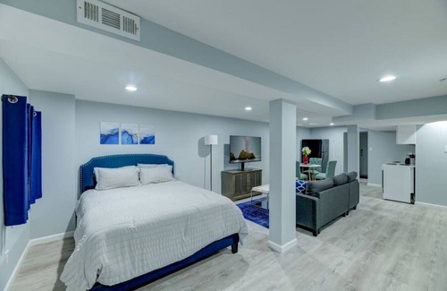 Fairlawn Casa | Garden Flat on 16th - Free Secured Parking