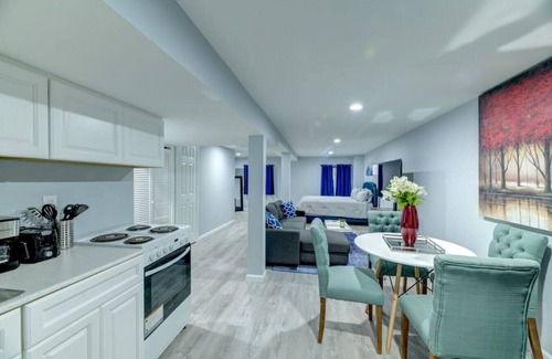 Fairlawn Casa | Garden Flat on 16th - Free Secured Parking