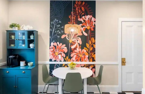 Beverly Apartamento | Garden Getaway 2BR Minutes to Salem, Beach, and train to Boston!