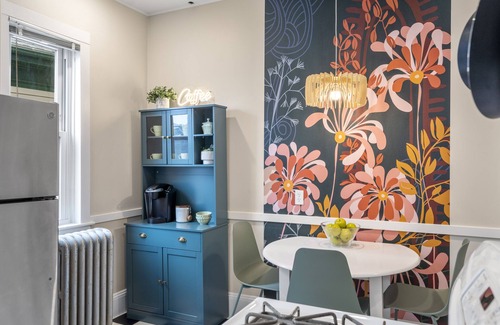 Beverly Apartamento | Garden Getaway 2BR Minutes to Salem, Beach, and train to Boston!