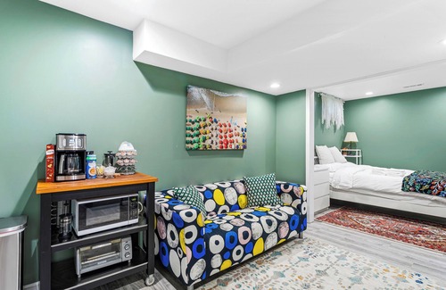 Montclair Apartamento | Garden Hallow, Entire Private Guest Suite
