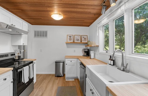 Garden Home-Whitford Casa | Garden Home Estate, Two Kitchens