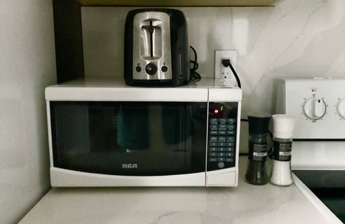 Chilliwack Casa | Garden House King bed Near Hwy1/ Fishing/ Heritage Park / Coliseum