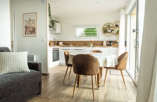 Vaucelles Condominio | Garden-level studio with parking 5 minutes from the historic center of Bayeux