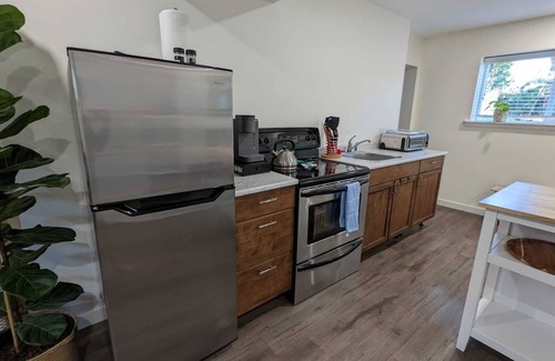 Colwood Casa | Garden-Level Suite in Quiet Colwood Neighbourhood