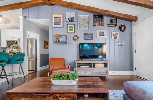 Starmount Casa | Garden Oasis Walk to Light Rail, SouthPark, and Southend