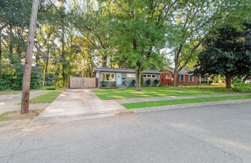 Starmount Casa | Garden Oasis Walk to Light Rail, SouthPark, and Southend
