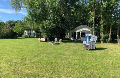 Schaprode Apartamento | Garden rose for 2+2 persons, with exit to the garden, very cozy and quiet