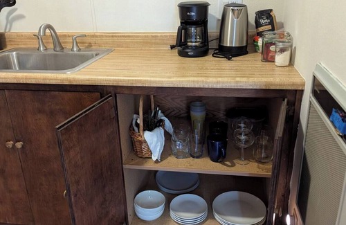 Vallejo Apartamento | Garden studio oasis in historic home with free laundry