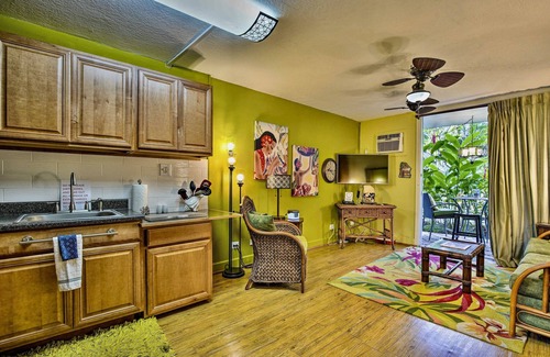 Historic Kailua Village Condominio | Garden View Studio - Kona Islander Inn Condos Condo by RedAwning