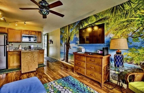 Historic Kailua Village Condominio | Garden View Studio - Kona Islander Inn Condos Condo by RedAwning