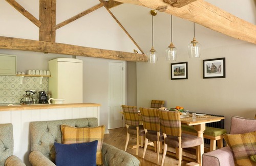 Carsington Cabaña | GARDENERS COTTAGE, character holiday cottage, with pool in Hopton
