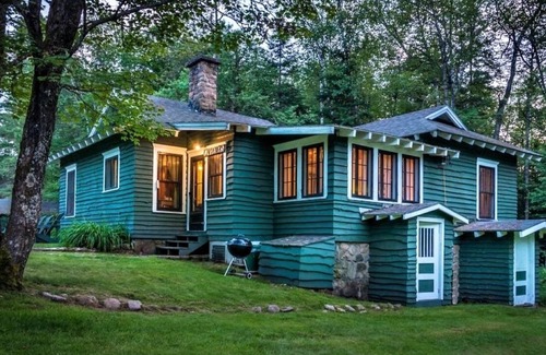 Meacham Cabina | Cabaña de madera-Baño en la habitacion-Vista al bosque-Gardeners Pet Friendly