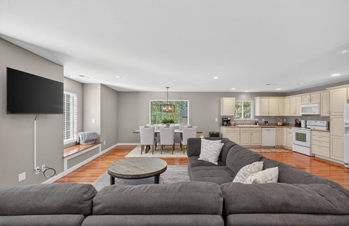Whitford Casa | GardenHome Getaway, Near Golf & Wine Country