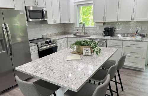 Salem Casa | Gardner Lake 2 Queen/1King/2 Bath/Laundry- Private