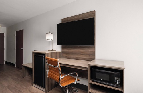 Augusta Hotel | Garner Hotel August West by IHG