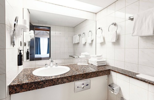 Stadtmitte Hotel | Garner Hotel Dusseldorf Main Station by IHG