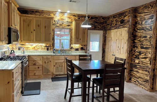Onalaska Cabina | Gary's Getaway-2/1.5 cabin with covered boat parking and private boat ramp.