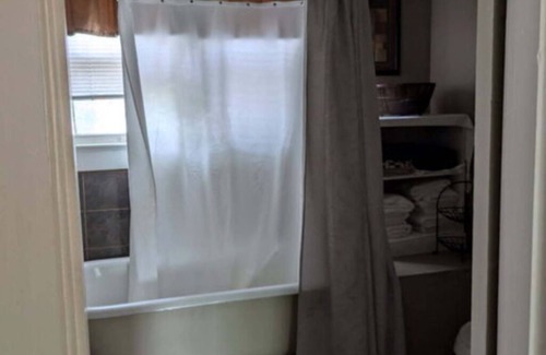 Lancaster Casa | Gate House (2 Doubles + 1 Single - 2nd Floor)