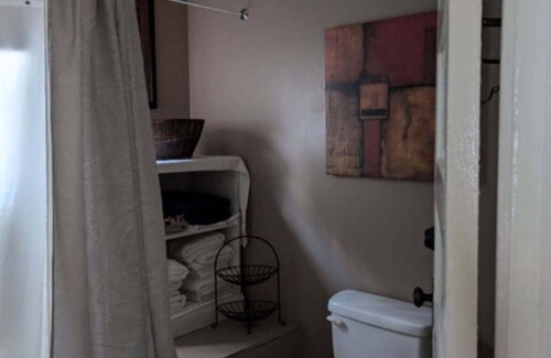 Lancaster Casa | Gate House (King - 2nd Floor)