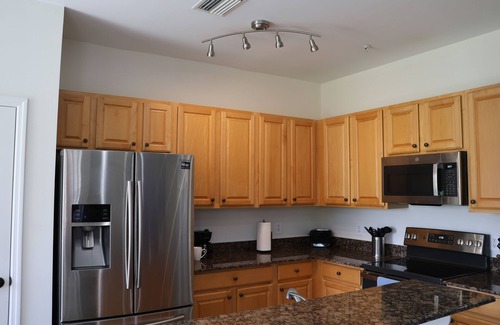Bonita Springs Condominio | Gated community, heart of Bonita, 2 bed/2 bath condo with attached garage