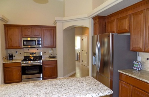 Fort Mohave Casa | Nuevo hogar en la comunidad privada de Los Lagos en el lago artificial, junto al campo de golf