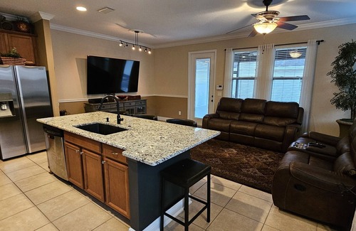 Sanford Casa | Gated, quiet 3 bdrm 3 bath townhome at Sanford, Heathrow & Lake Mary junction.