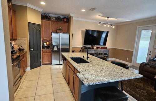 Sanford Casa | Gated, quiet 3 bdrm 3 bath townhome at Sanford, Heathrow & Lake Mary junction.