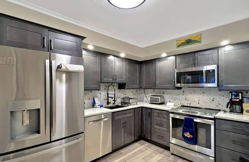 Mendon Condominio | Gateway Condominiums A10, a spacious 2-bedroom retreat in Mendon, Vermont, for up to 6 guests.