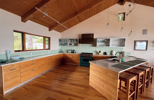 Carmel Riviera Casa | Alquiler de frente al mar rara. Paseo de la playa está al lado. Remodelado de 2009. Eco-estilo