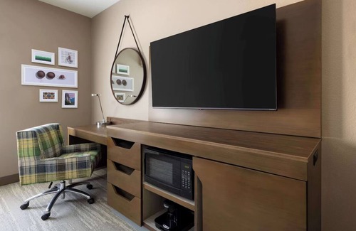 Oakhurst Hotel | Gateway to The Sierra Nevadas| Located Along Highway 41