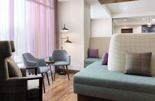 Oakhurst Hotel | Gateway to The Sierra Nevadas| Located Along Highway 41