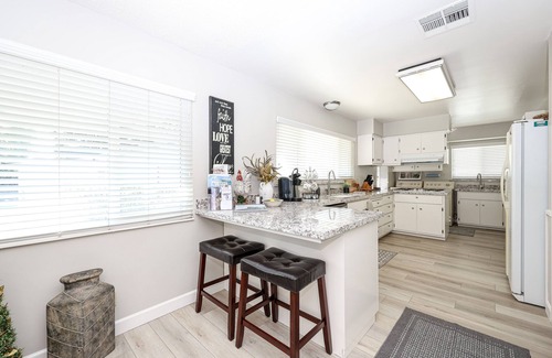 Merced Casa | Gateway to Yosemite, Mins to UC Merced, Beautiful 3 Bedroom, 2 Bath home.