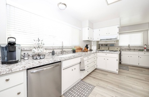 Merced Casa | Gateway to Yosemite, Mins to UC Merced, Beautiful 3 Bedroom, 2 Bath home.