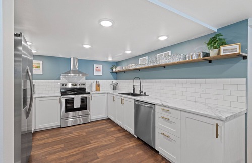 Wisconsin Dells Villa | Gather the Fam! Close to everything, Home Theater, 2 Kitchens, 2 Living Rooms!