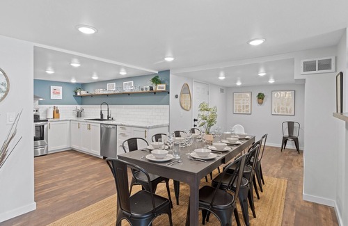 Wisconsin Dells Villa | Gather the Fam! Close to everything, Home Theater, 2 Kitchens, 2 Living Rooms!