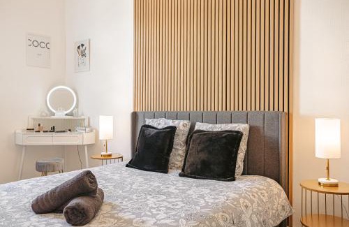 Saintes Apartamento | Gatsby - Appartement rénové élégant, Hypercentre Saintes, Calme, Fibre, TV 4K, Netflix