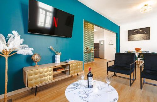 Saintes Apartamento | Gatsby - Appartement rénové élégant, Hypercentre Saintes, Calme, Fibre, TV 4K, Netflix