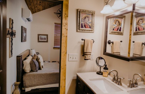 Dripping Springs Casa | Habitación Gaucho (Habitación Individual) en el Edificio Estable - Asante Alojamiento y Eventos