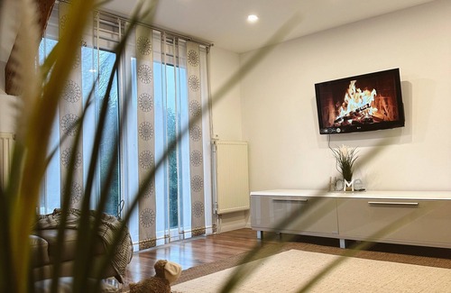 Wolfsbach Apartamento | Gemütliche 2-stöckige Ferienwohnung 3 Minuten von der Autobahn!